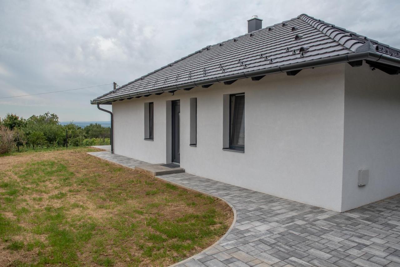 Bridgiet Home Apartman Черсегтомай Экстерьер фото