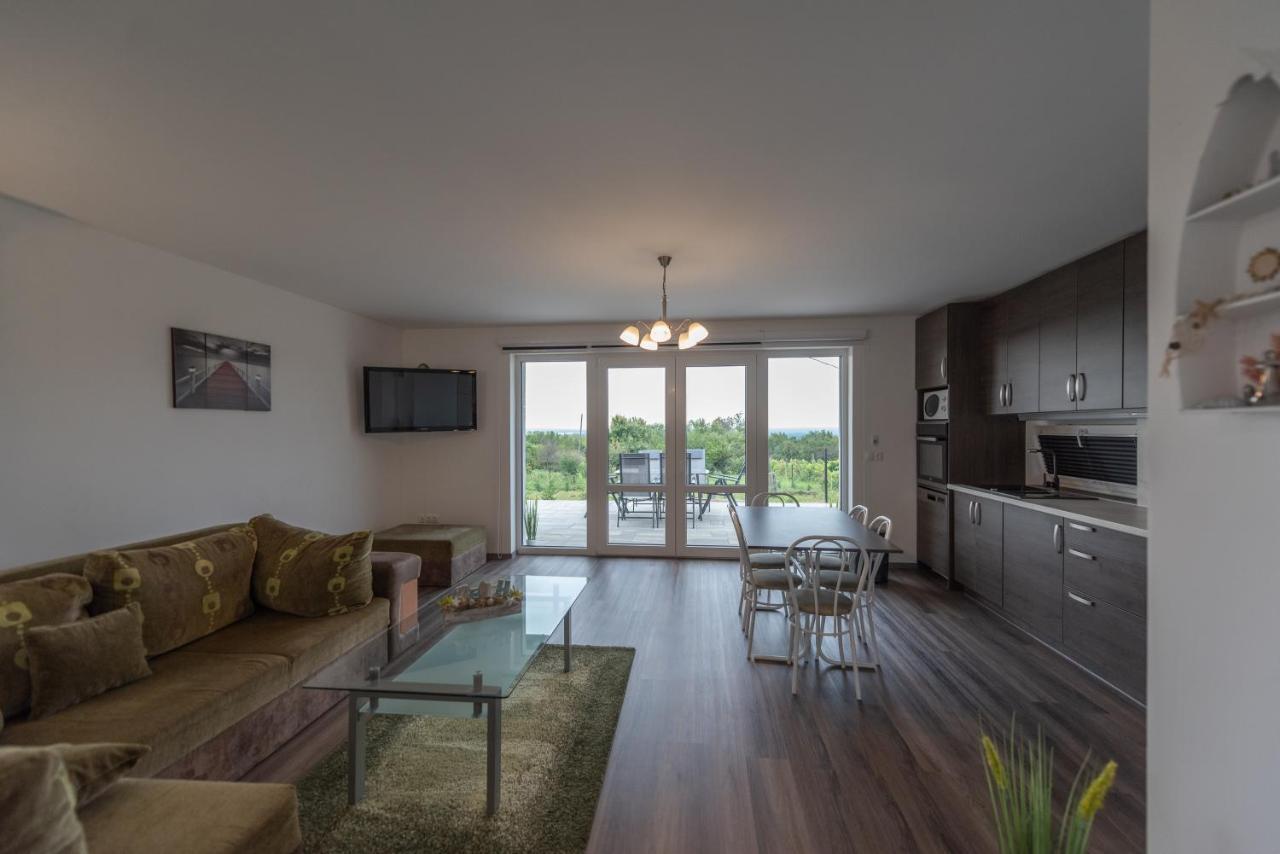 Bridgiet Home Apartman Черсегтомай Экстерьер фото